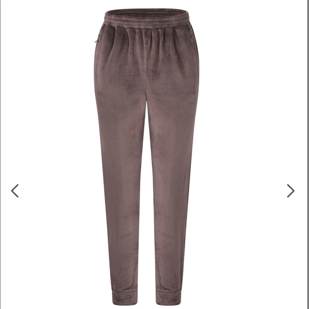 SKIMS Velour Joggers in Amethyst